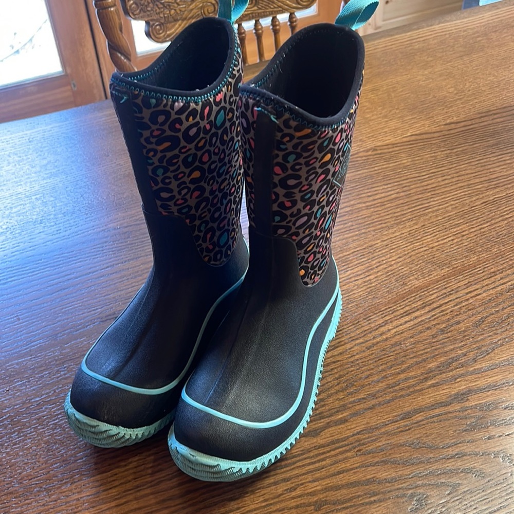 Girls size 3 muck boots